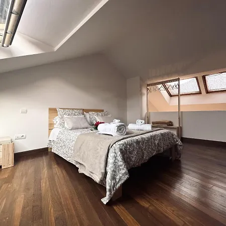 La Casa Vieja - 12010 * אחו